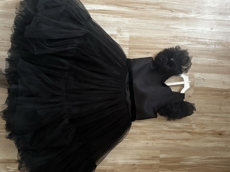 Продам ноаогодние платья