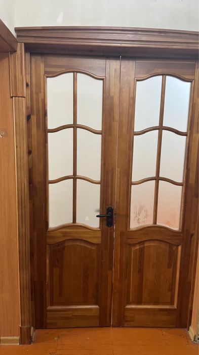 Двери деревяные 8 штук