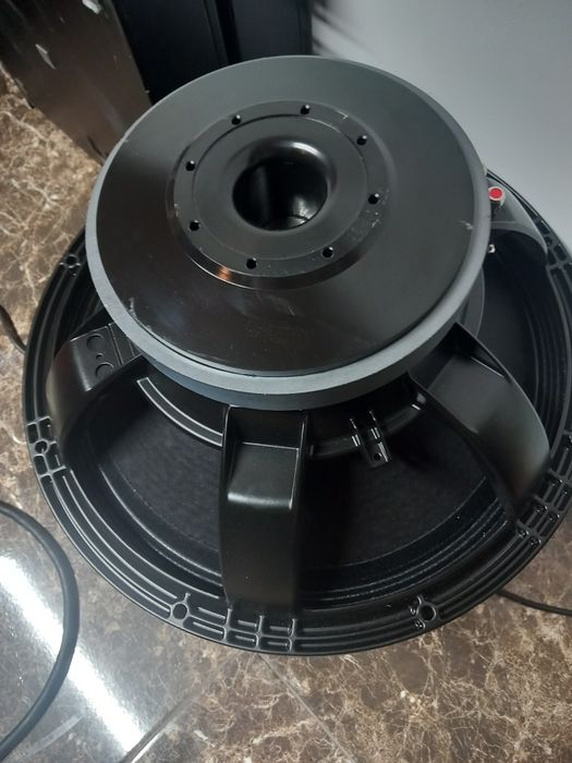Vand 2 difuzoare eghteen sound lw 1400 noi