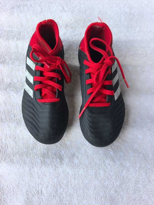 Детски бутонки за изкуствена трева adidas номер 30 стелка 18см в много добро състояние