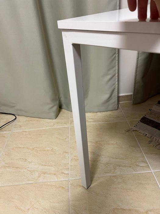 Трапезна маса, бяла