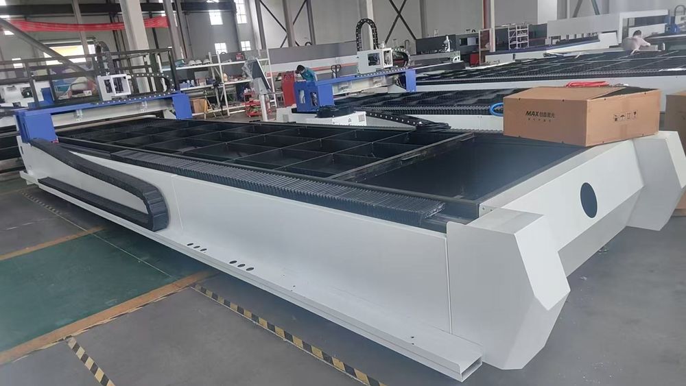 Лазерная резка 1500w                3000w