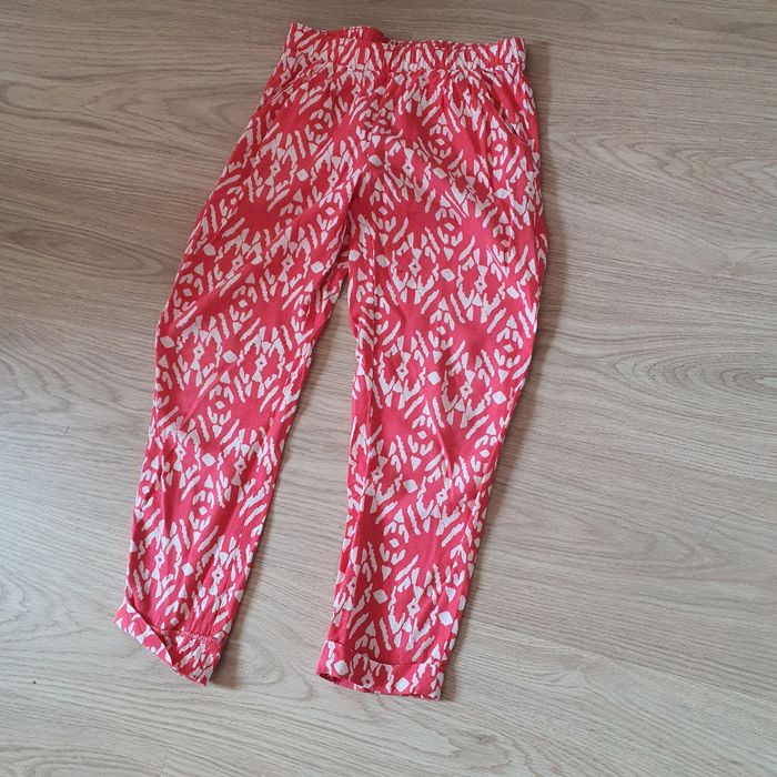 Vând pantaloni subtiri pt fete