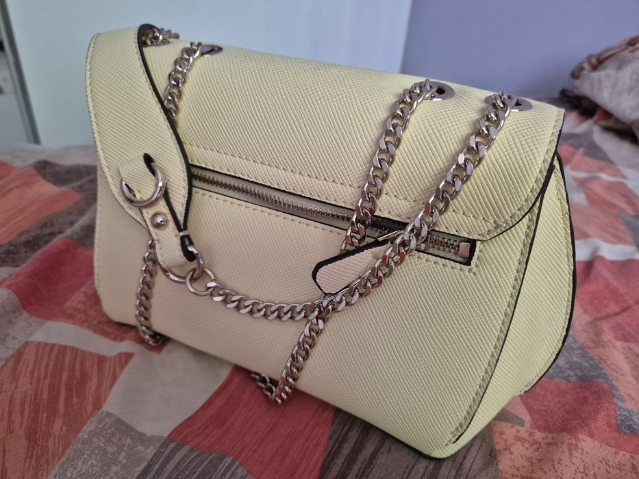 Дамска чанта GUESS