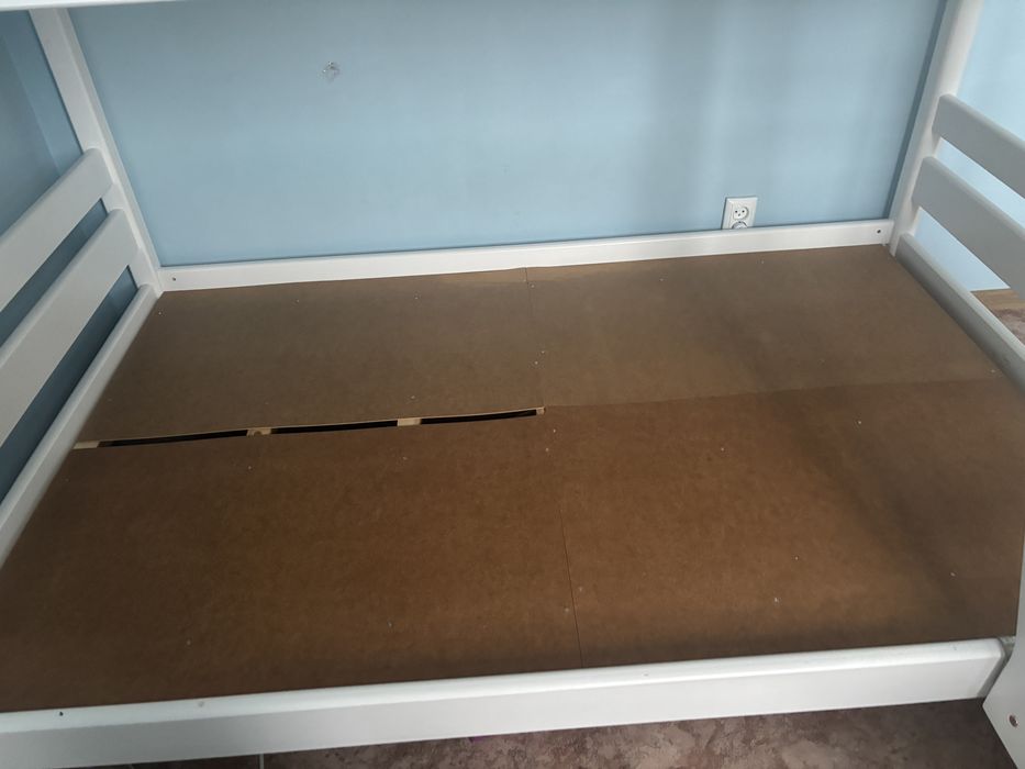 Продам двухъярусную кровать.