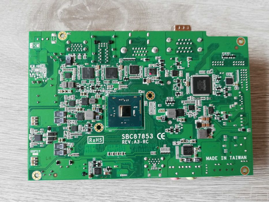 Axiomtek eBox626-853-FL Fanless Embedded PC