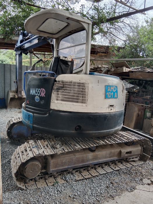 Миниэкскаватор японский