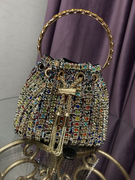 Сумка шикарная со стразами.