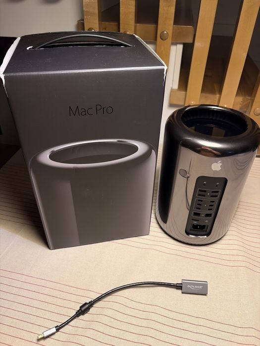 Mac Pro 2013 6.1  8 core E5-2678 v2 64gb RAM dual D700 1tb box