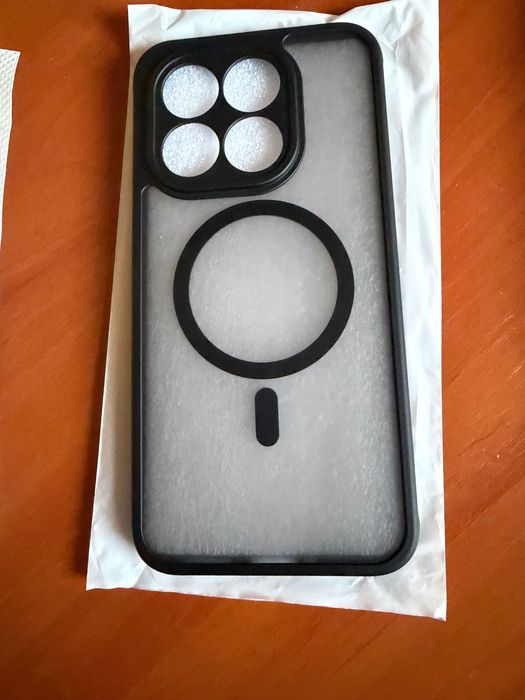 Продавам 2 калъфа и 2 протектора тъмни за Хиоми 15 Т