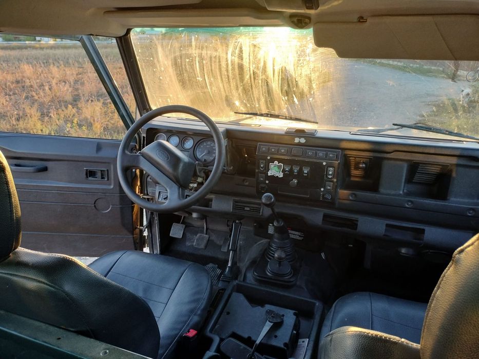 Land Rover Defender 2004 diesel, 11.320 € — imagine 5