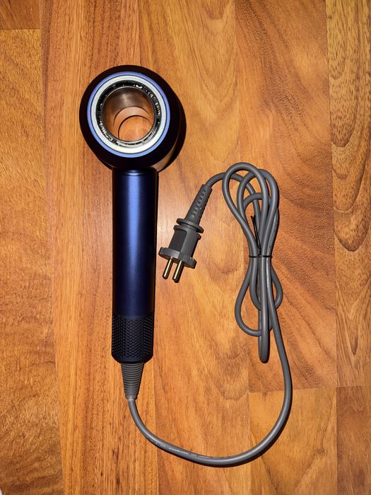 Uscator de par Dyson supersonic