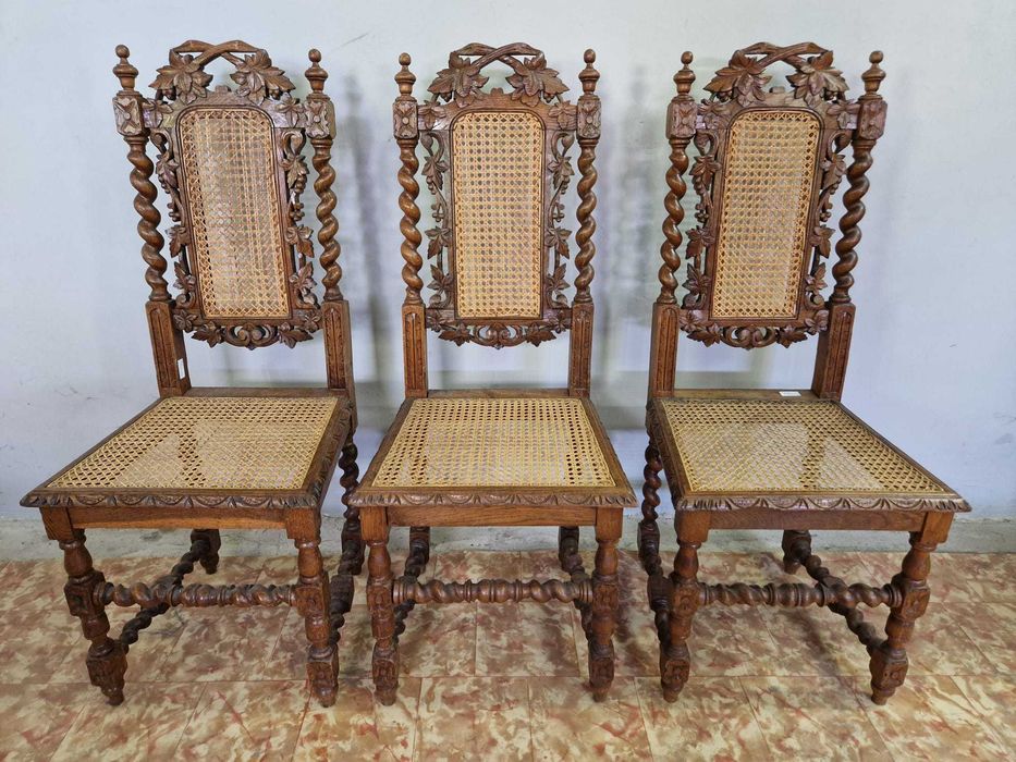 Великолепно резбована френска ренесансова трапезна маса