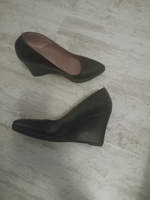 Steve Madden номер 38черни  ,обувки , маратонки ,сникарси ,еспадрили висок ток прозрачни