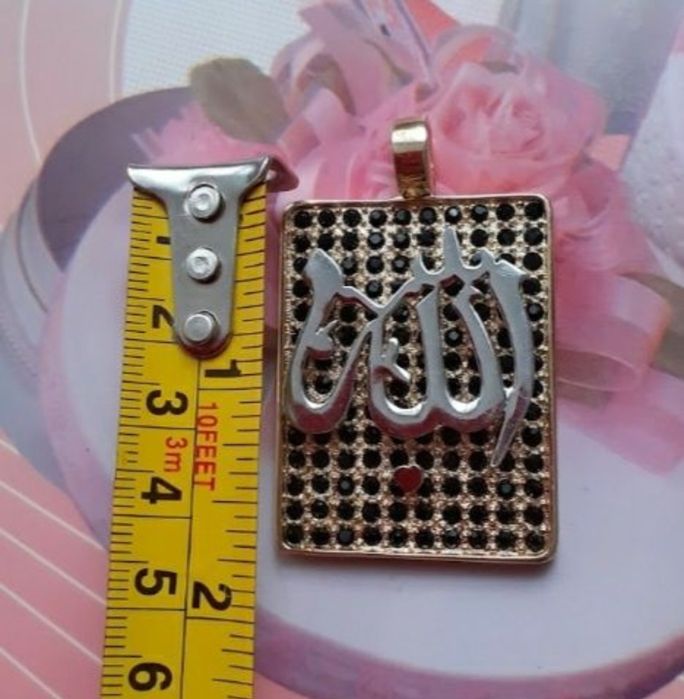 Vând pandativ din egipt placat cu aur și  pietre negre .  .