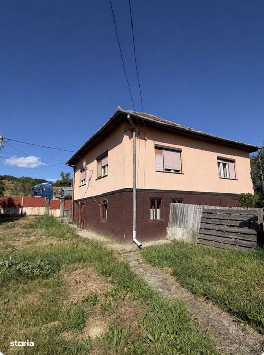 Vand casa cu 3 camere