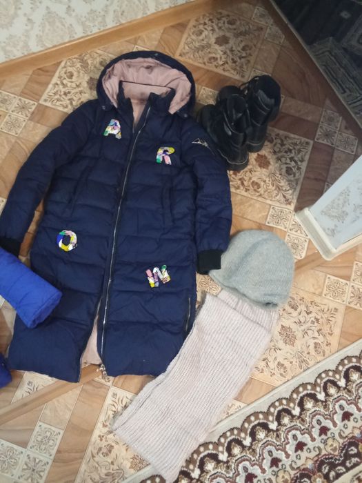 Продам куртки для девочки 11-13лет