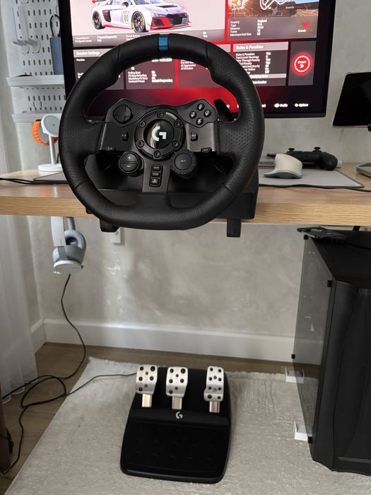 Игровой руль Logitech G923 с педалями