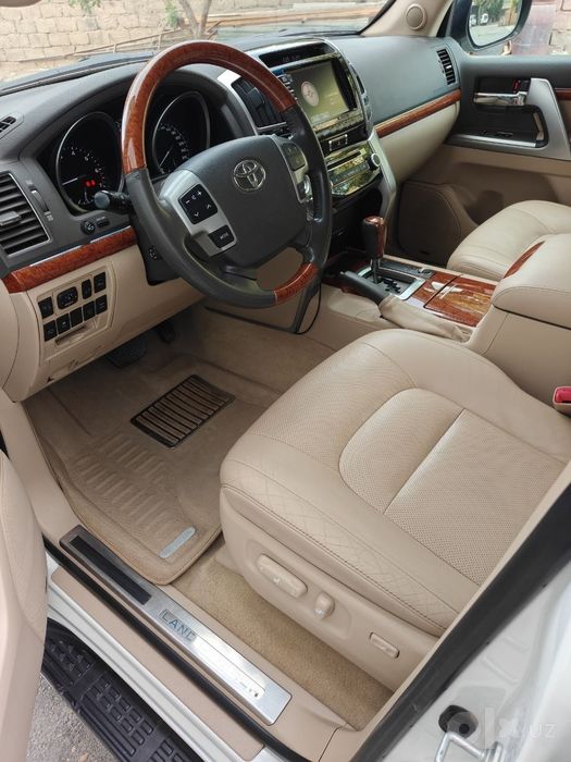 Продам Toyota Land Cruiser 200