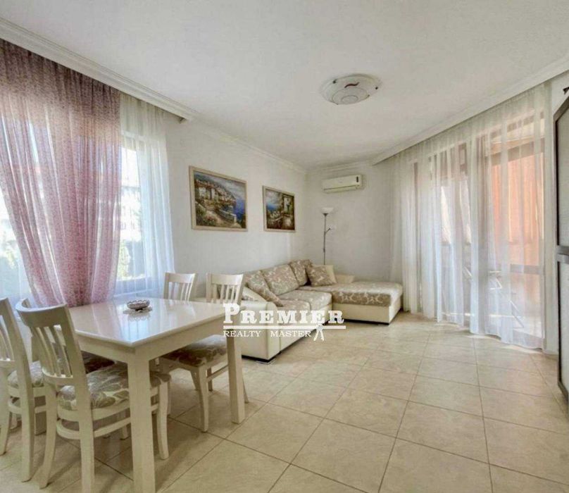 Просторен двустаен в комплекс “Фрегата“ в центъра на Свети Влас