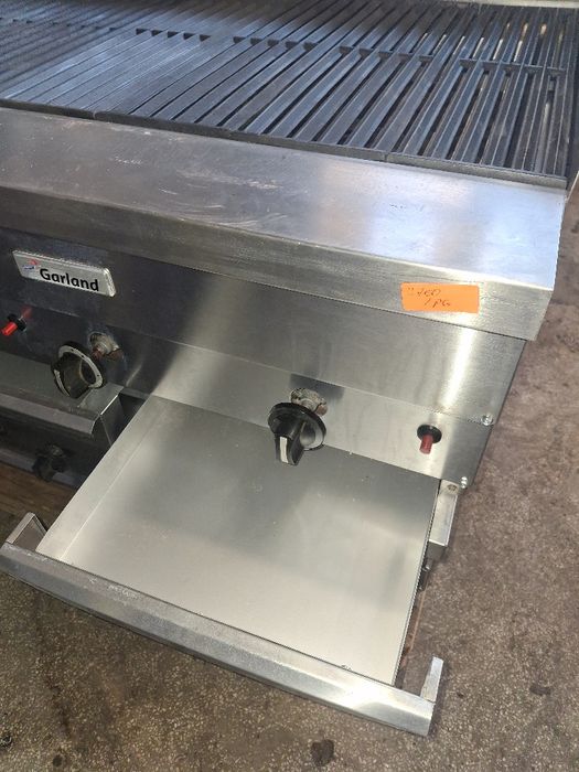 Скара на газ GARLAND с вулканични камъни