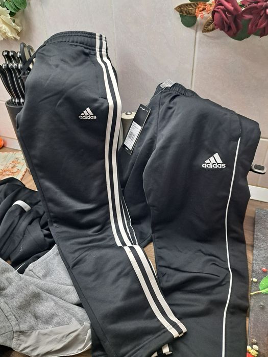 Pantaloni adidas si bluza mas.140