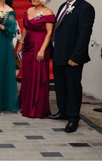 Vând rochie elegantă