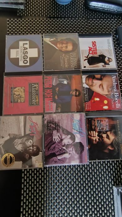 Vând 20 de CD -uri muzică