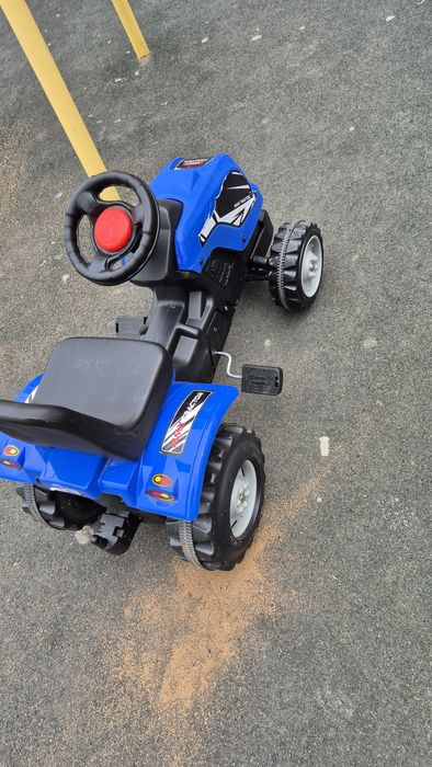 Трактор педальный