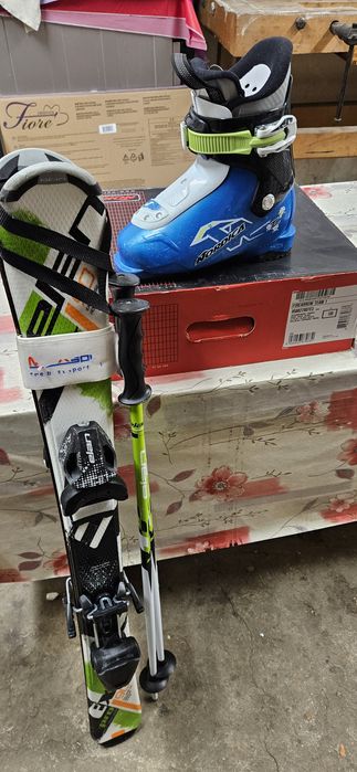 Детски ски, щеки и ски обувки