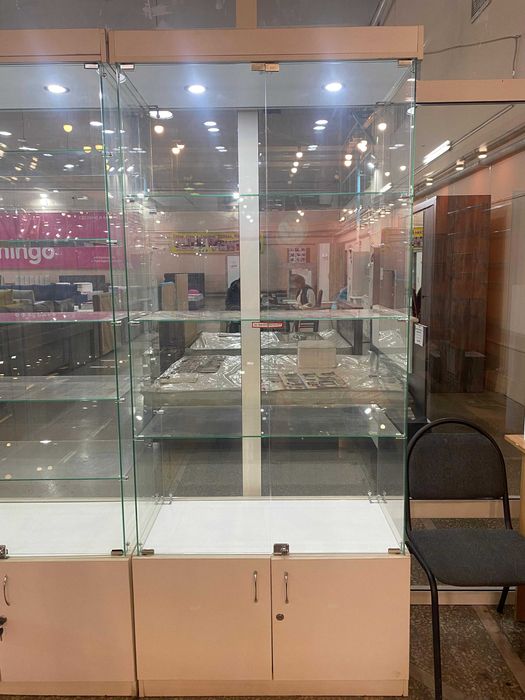 Стеклянная витрина