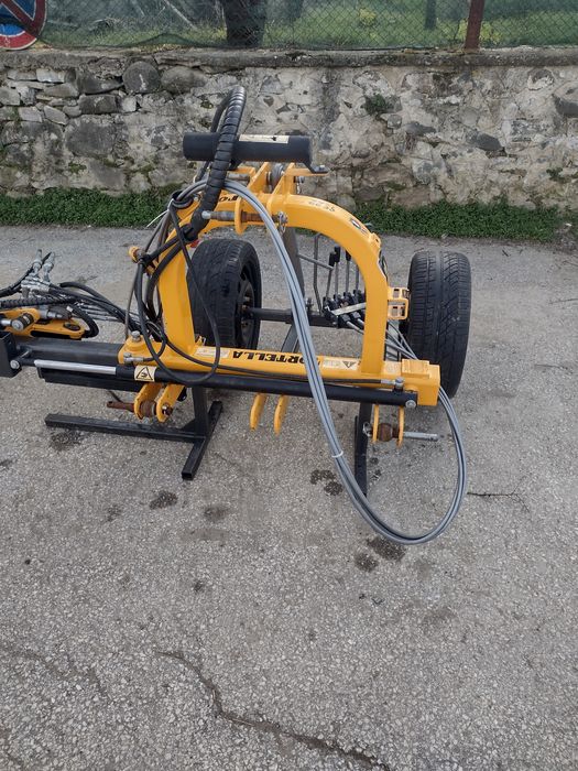 Продавам отклоняваща косачка и фреза