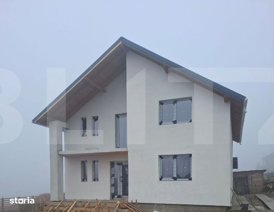 Casa la rosu cu vedere superba la lac – Zona Lebada