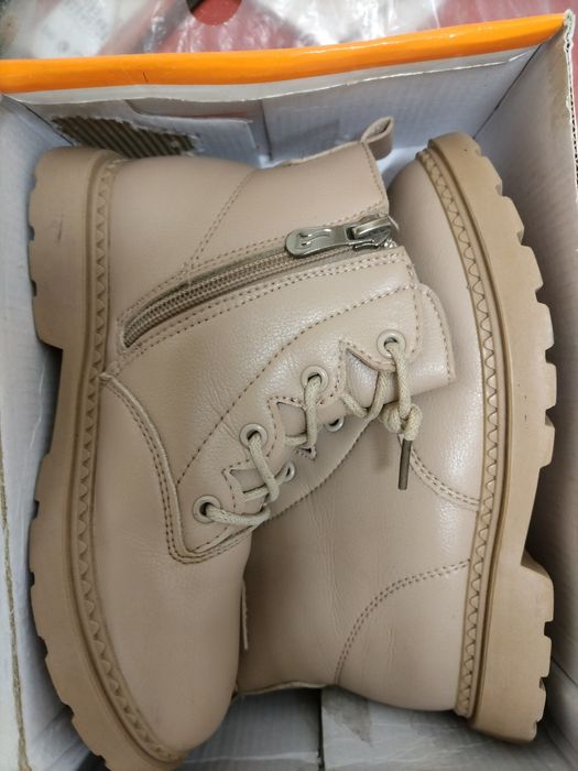 Продам ботиночки осение для девочки 33 размер.