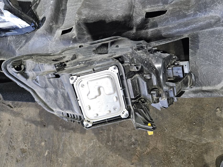 Ляв фар със забележки за Peugeot 308 2023г