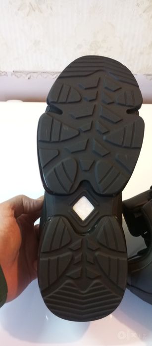 Кроссовки NIKE новые