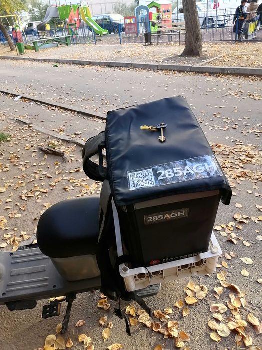 Термокороб яндекс жёлтые 17к Чёрные 19к