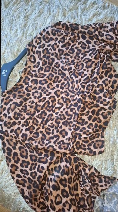 Top Leopard Crop – Piesa de rezistență a ținutei tale!