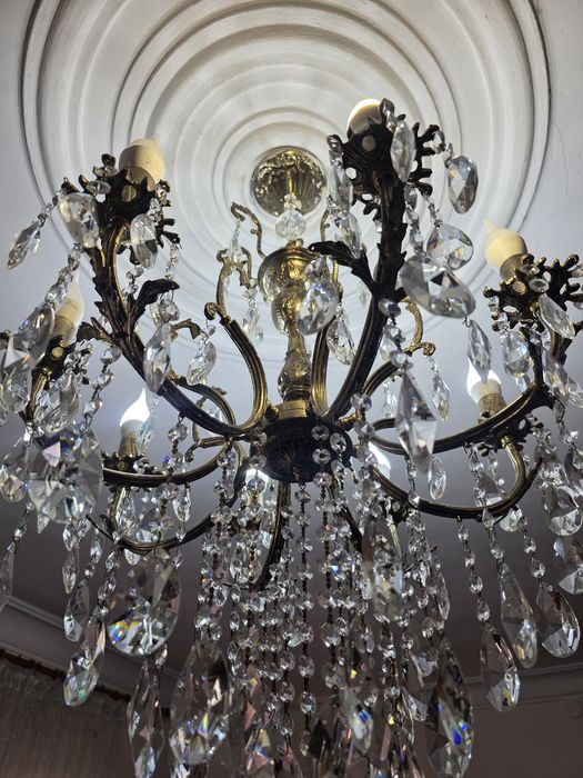 Срочно продам люстру