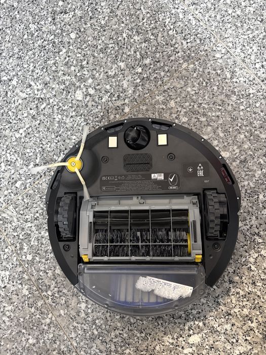 Vand 2 aspiratoare robot stricate