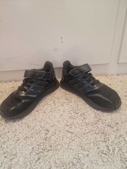 Adidasi Adiddas material textil