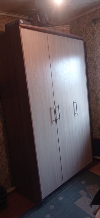 Продам большой шкаф