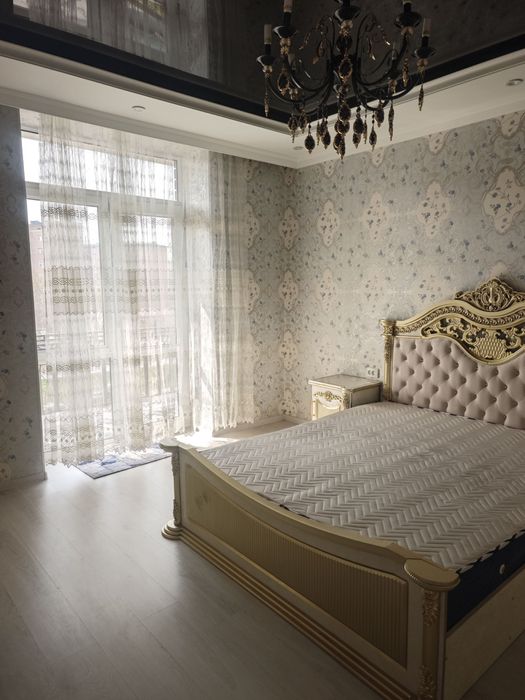 3 xonali yevro remont, barcha sharoitlarga ega uy arendaga beriladi.