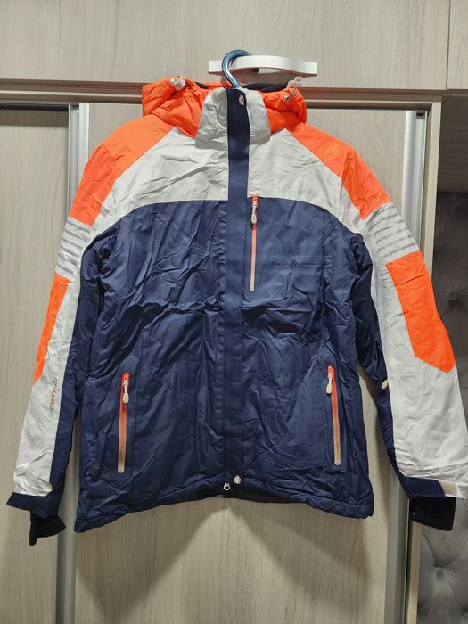 Продам куртки женскую и мужскую