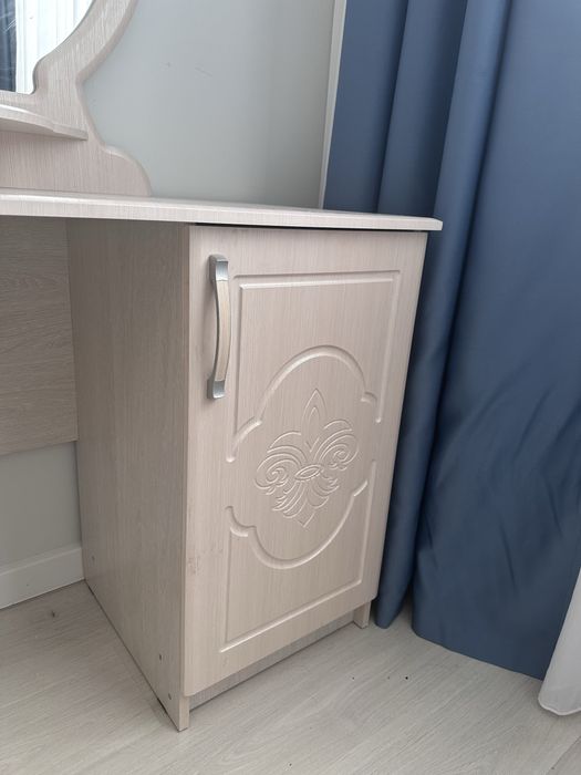 Туалетный стол бежевый