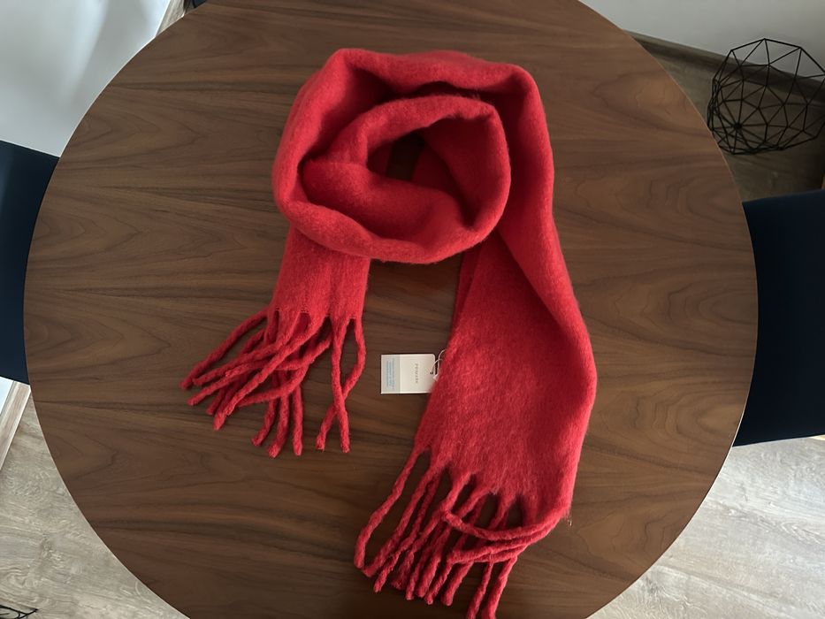 Fular rosu Primark nou cu eticheta
