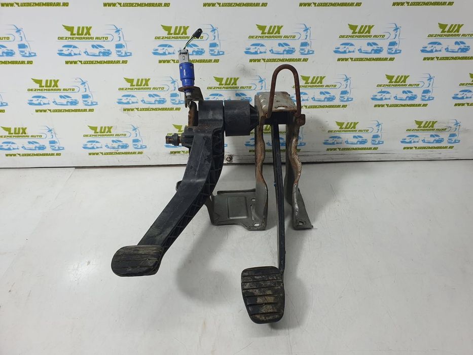 Pedala frana ambreiaj 8200874852 Dacia Duster 1 (2010 - 2013)