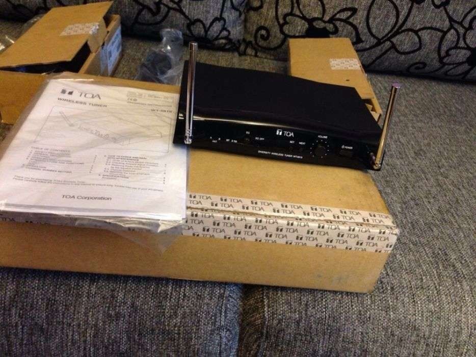 Toa Wireless Tuner WT 5810 + 2 x Microfon Toa WM 5220