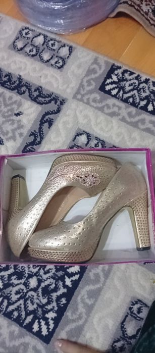 Oyoq kiyim 37 oʻlchamli Kabluk