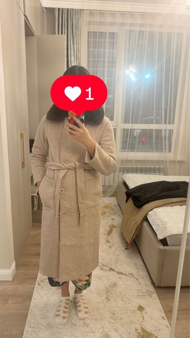 Пальто демисезонное, норковый воротник, в отличном состоянии продам